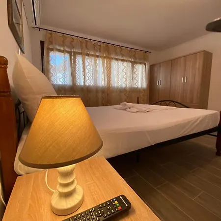 Penelope's ι Apartment *